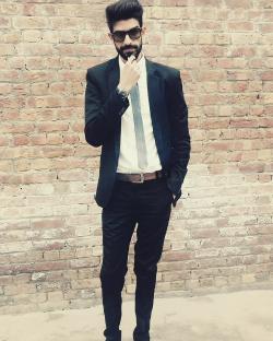 Zohaib Tariq model in Gujranwala
